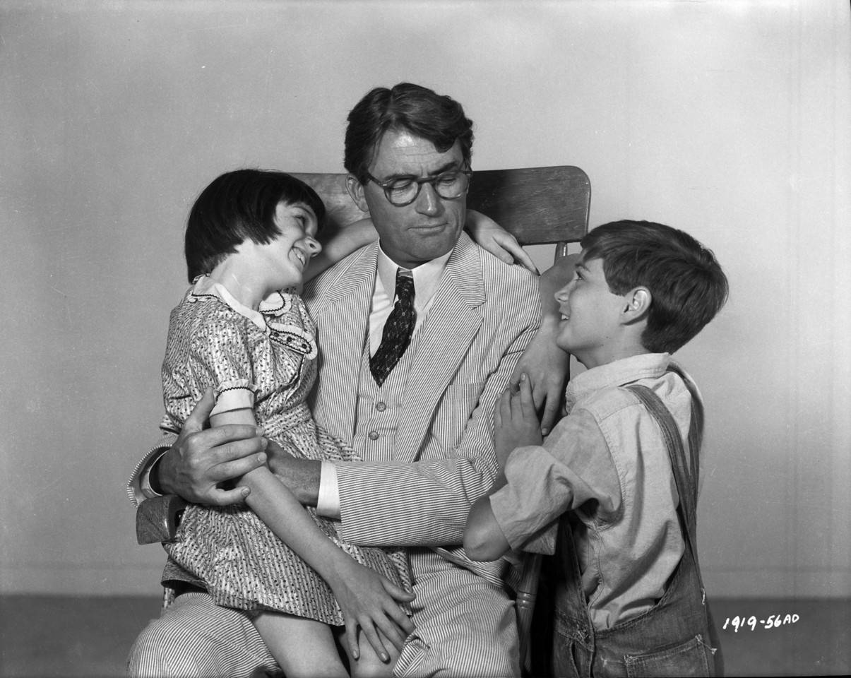 Promotional Still From The Drama Film 'to Kill A Mockingbird' Wallpaper