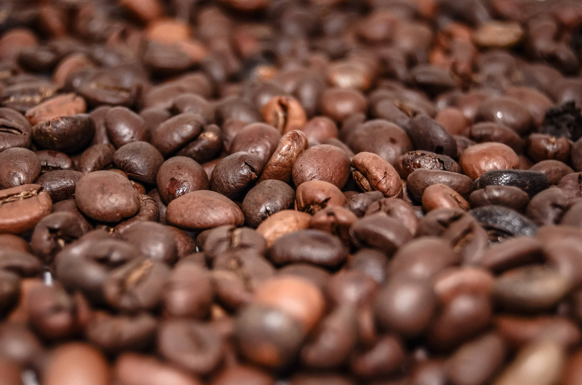 Pure Aroma Of Fresh Dark Roast Coffee Beans - Awakening All Your Senses Wallpaper