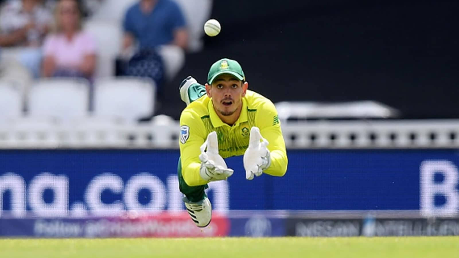 Quinton De Kock Mid-air Catch Wallpaper