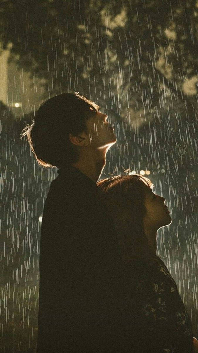 Rain Couple Night Wallpaper