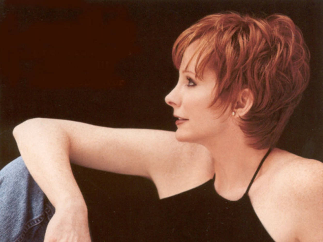 Reba Mcentire Queen Of Country Music Short Hair Wallpaper