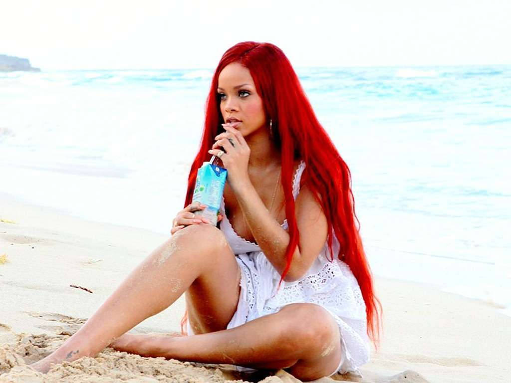 Rihanna Takes A Stroll Along The Beach Wallpaper