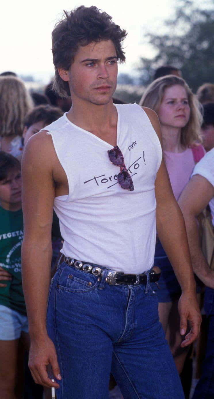 Rob Lowe Looking Stylish In His Classic Tux. Wallpaper