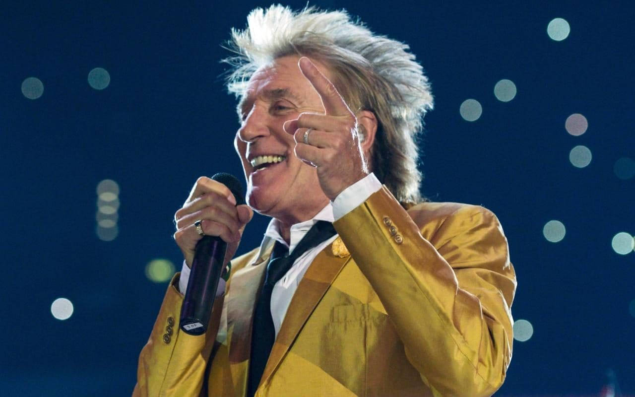 Rod Stewart Live In Birmingham Concert Wallpaper