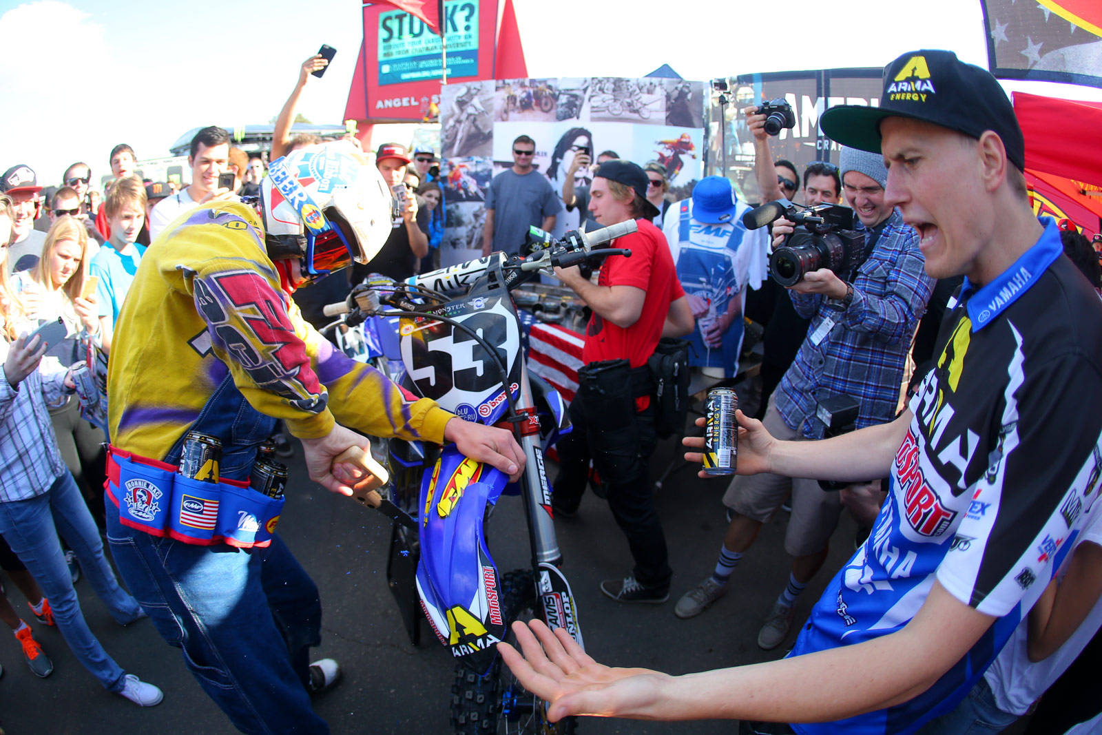 Ronnie Mac In The Crowd Wallpaper