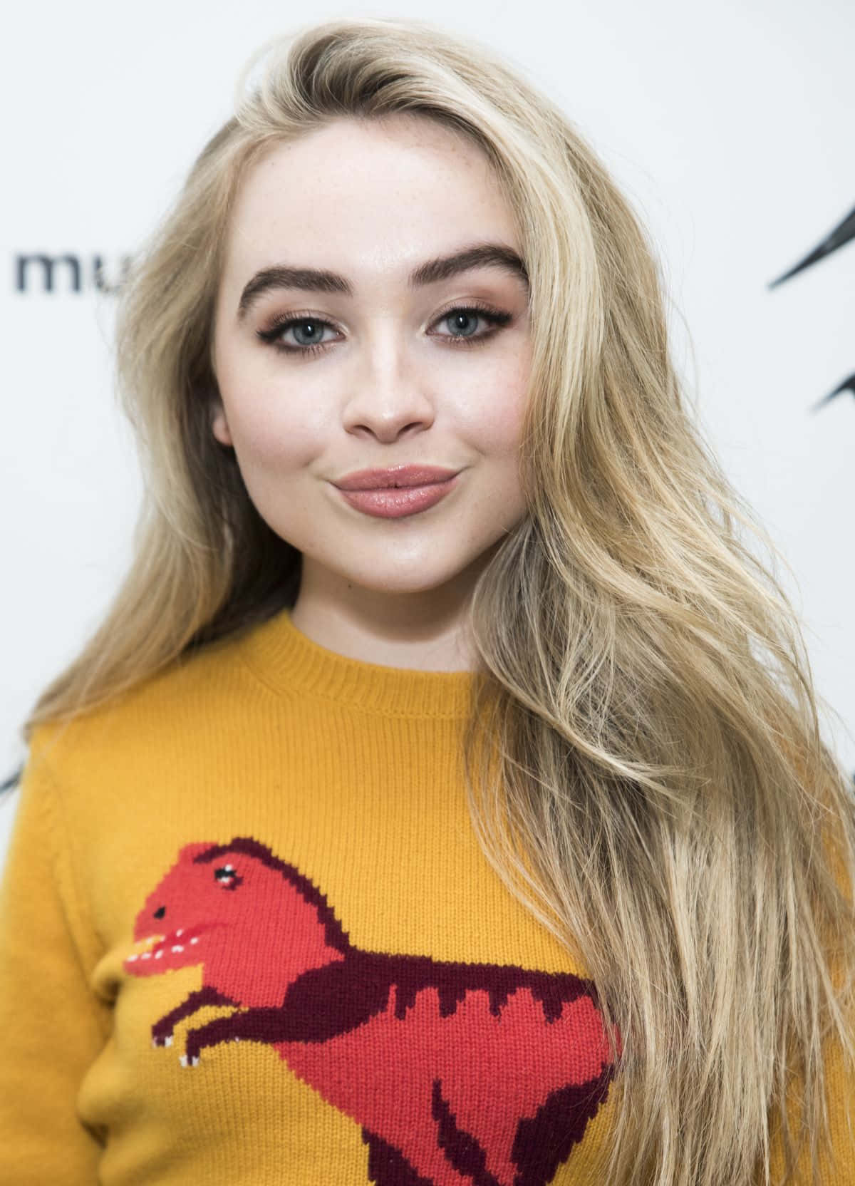 Sabrina Carpenter Yellow Sweater Wallpaper