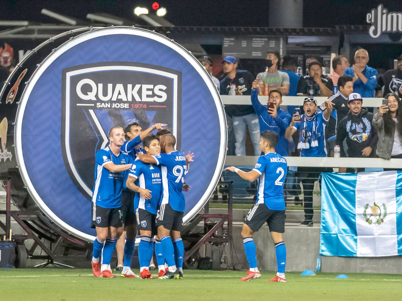 San Jose Earthquakes Team Cheering Wallpaper