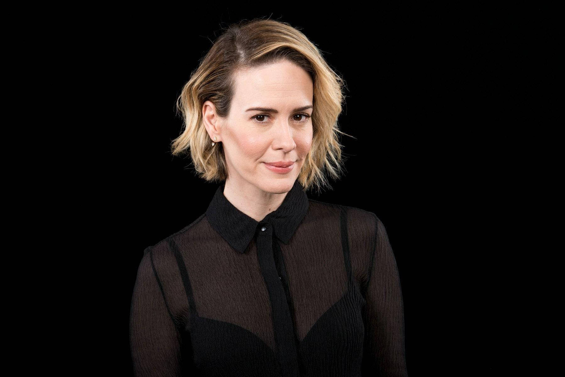 Sarah Paulson In All Black Wallpaper