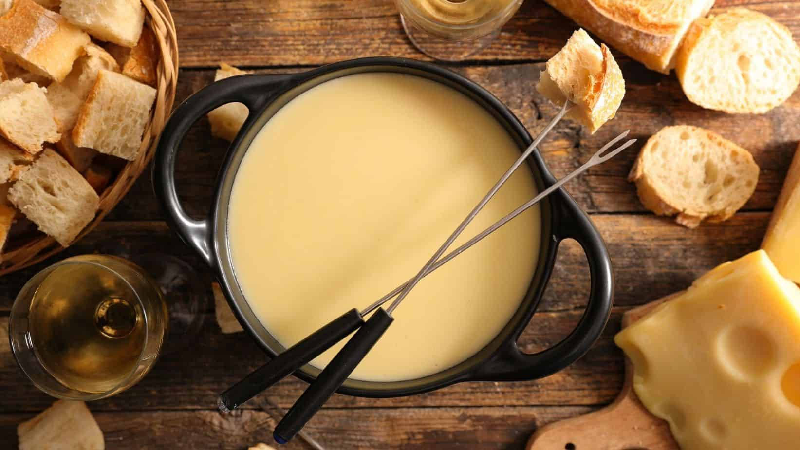 Scrumptious Classic Cheese Fondue Wallpaper