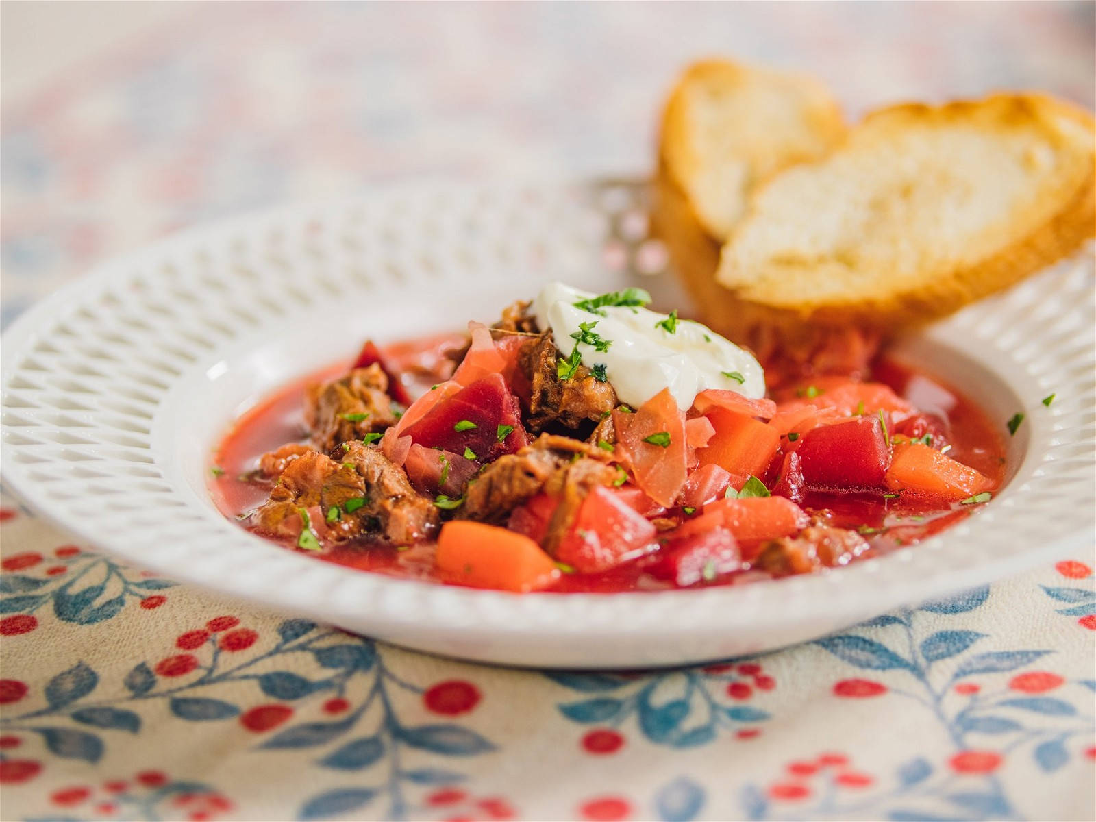 Scrumptious Tomato Borscht Soup Wallpaper