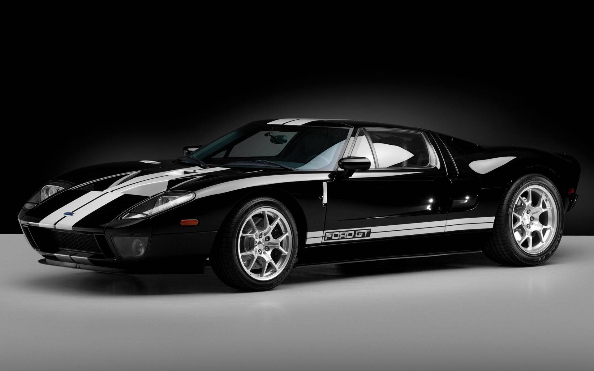 Shiny Black 2005 Ford Gt Wallpaper