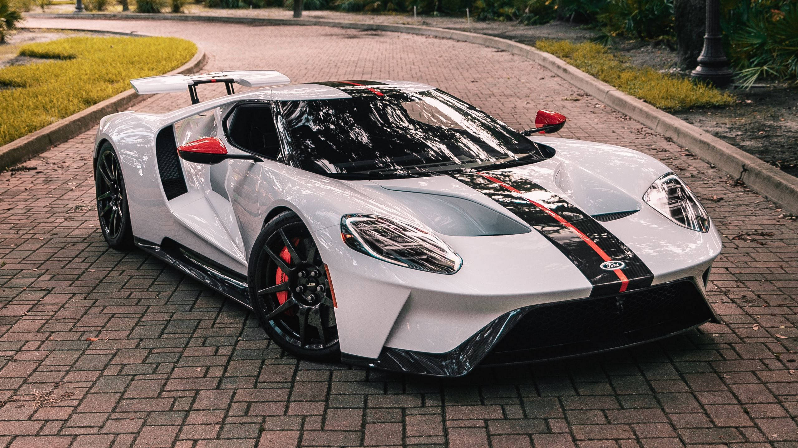 Shiny White Ford Gt Sports Car Wallpaper