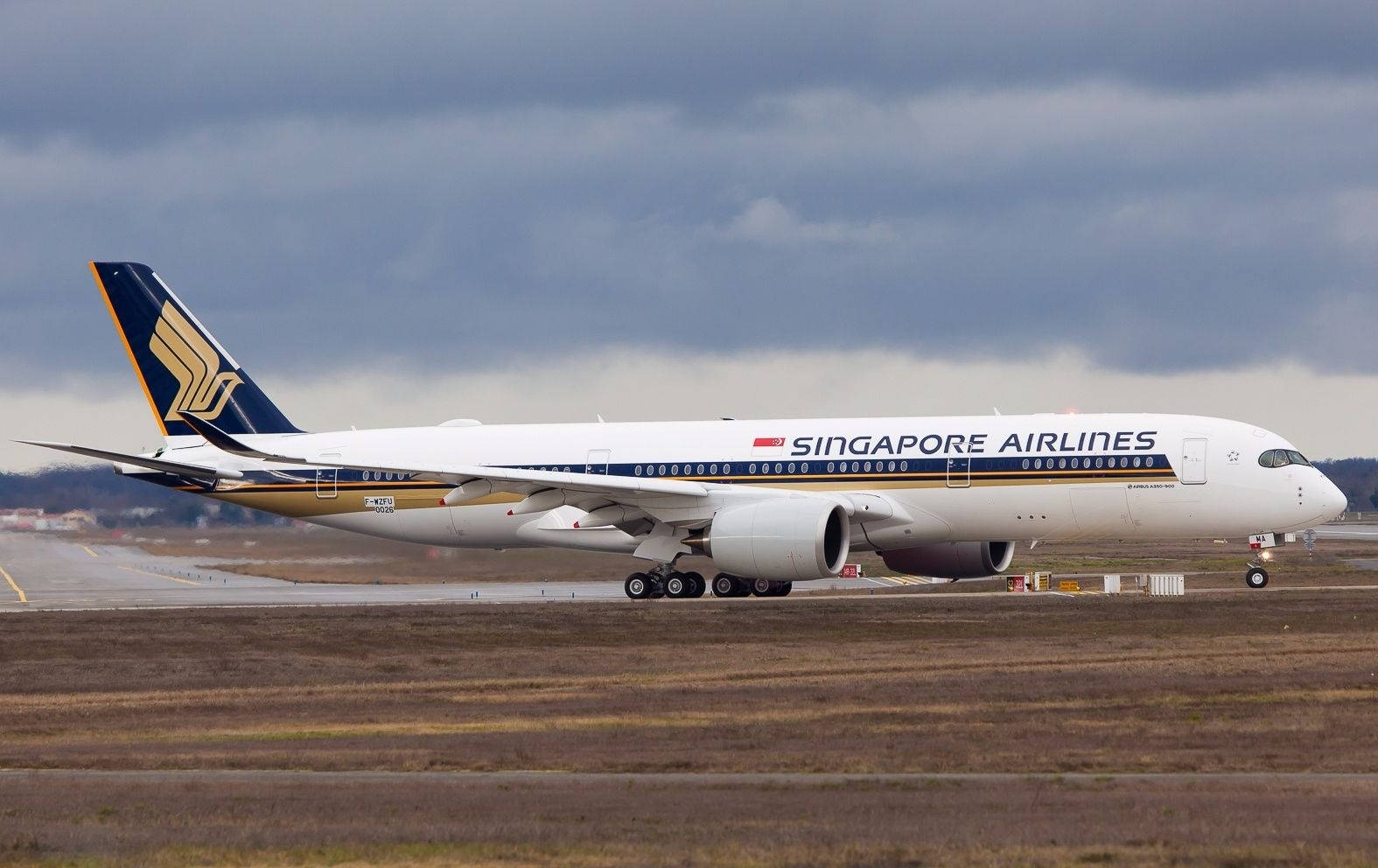 Singapore Airlines Traveling Runway Wallpaper