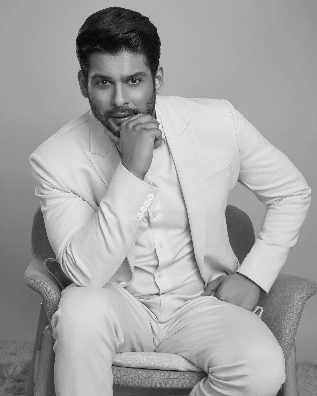 Sitting Sidharth Shukla Grayscale Wallpaper