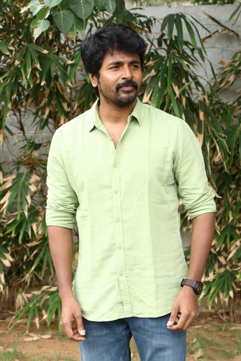 Sivakarthikeyan In Light Green Shirt Wallpaper