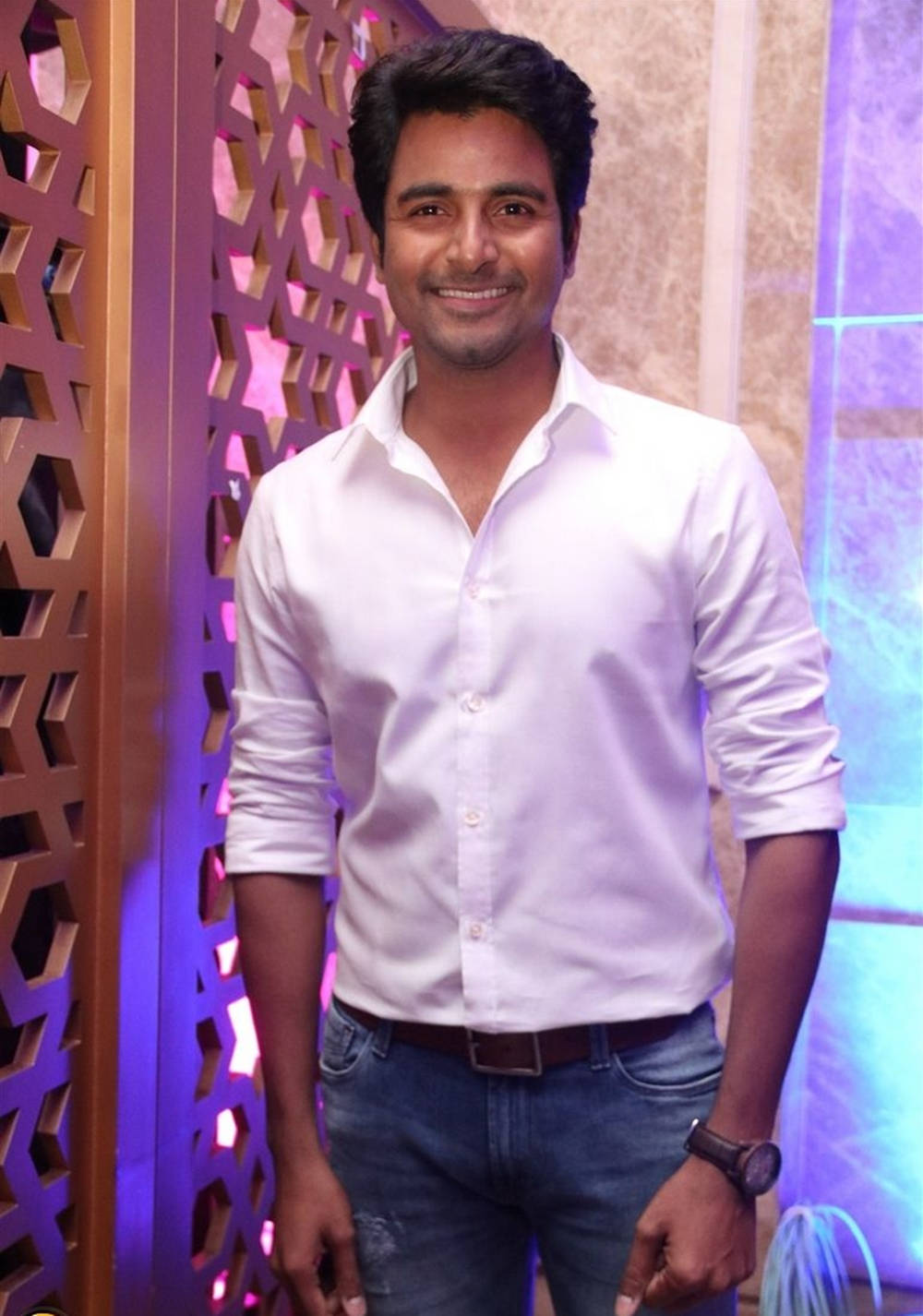 Sivakarthikeyan White Shirt And Jeans Wallpaper