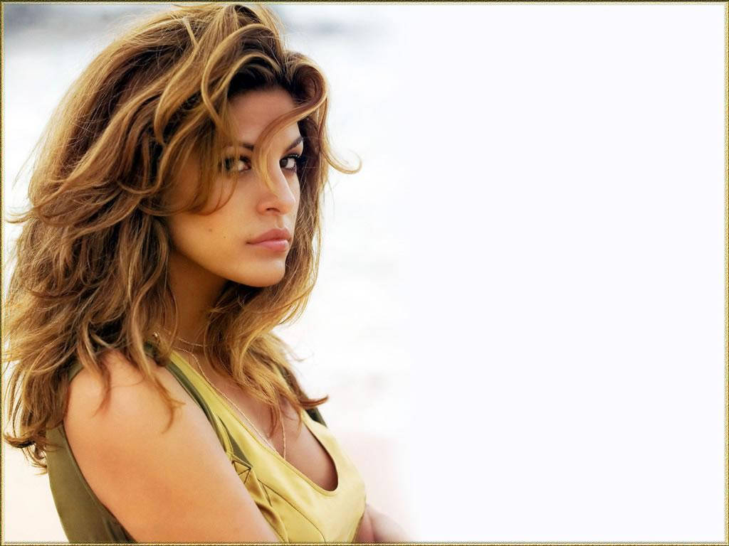 Somber Photograph Of Eva Mendes Wallpaper