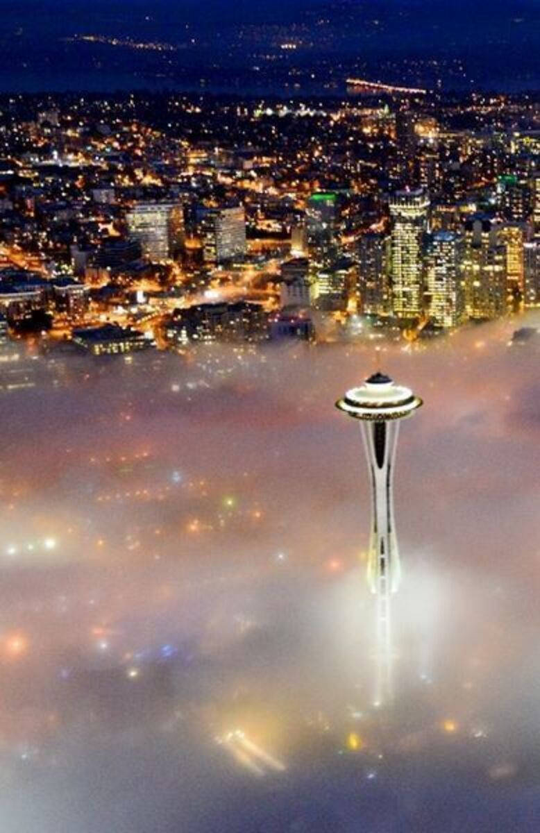 Space Needle Fog After Seattle Rain Wallpaper