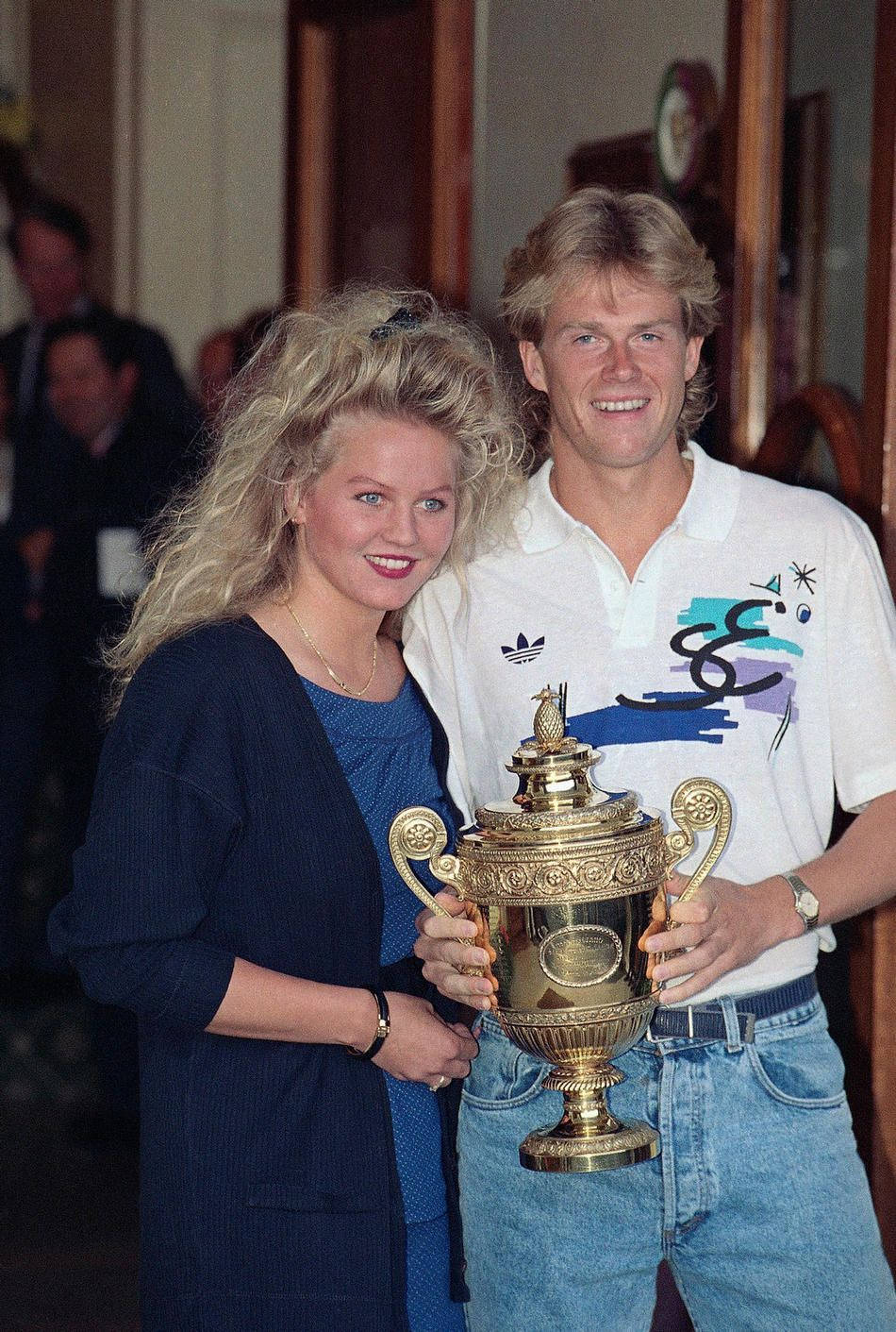 Stefan Edberg With Annette Owens 1988 Wimbledon Trophy Wallpaper