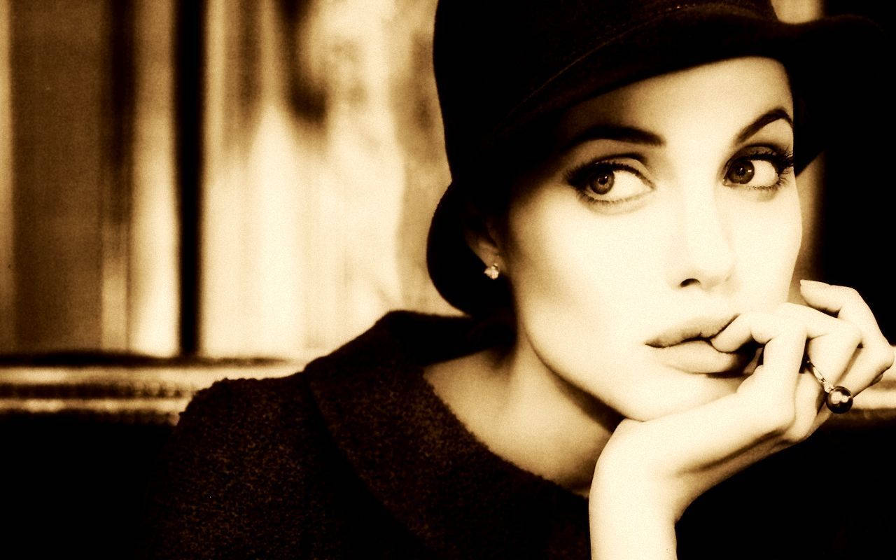 Stunning Vintage Beauty, Angelina Jolie Wallpaper