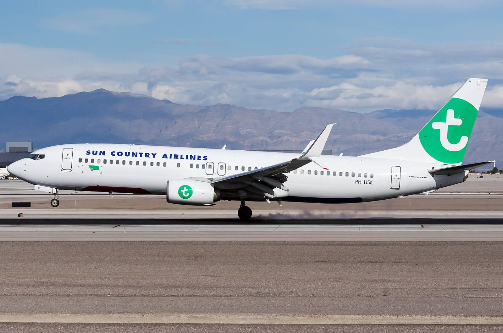 Sun Country White Aircraft On Transavia Wallpaper