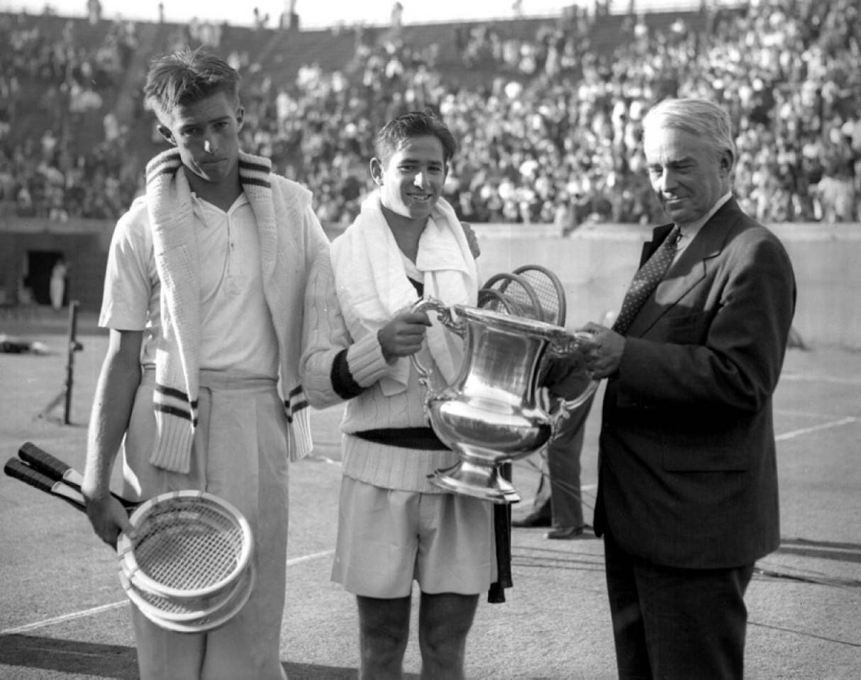 Tennis Champions Bobby Riggs And Billie Jean King Wallpaper