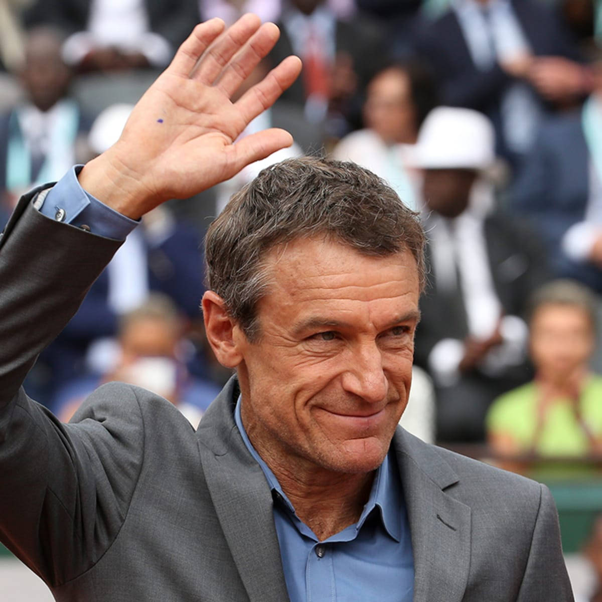 Tennis Legend Mats Wilander Waving To His Fans Wallpaper