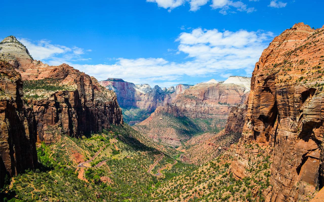 The Main Canyon In Zion National Park Wallpaper