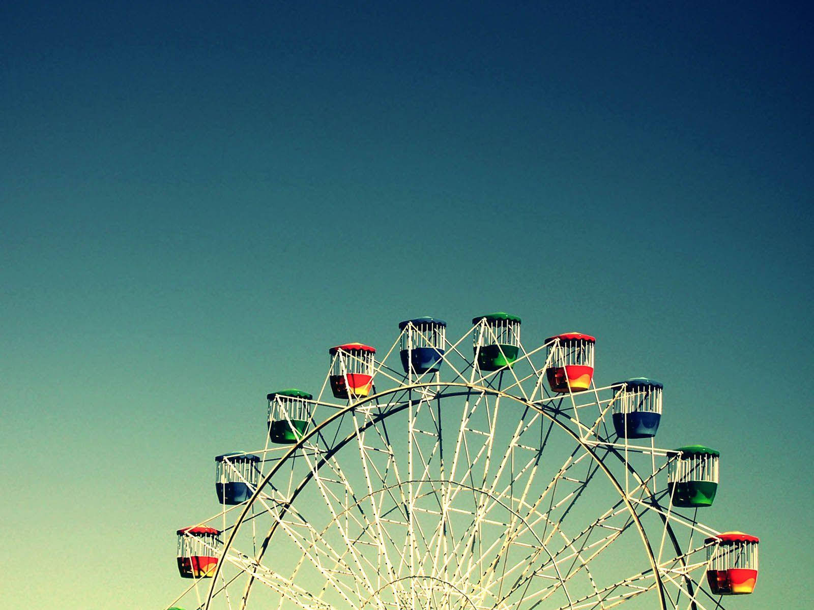 Top Half Vintage Photo Ferris Wheel Wallpaper