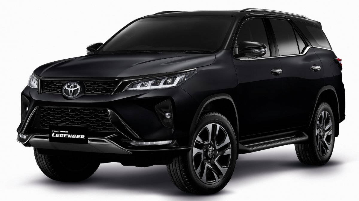 Toyota Fortuner Jet-black Legender Model Wallpaper