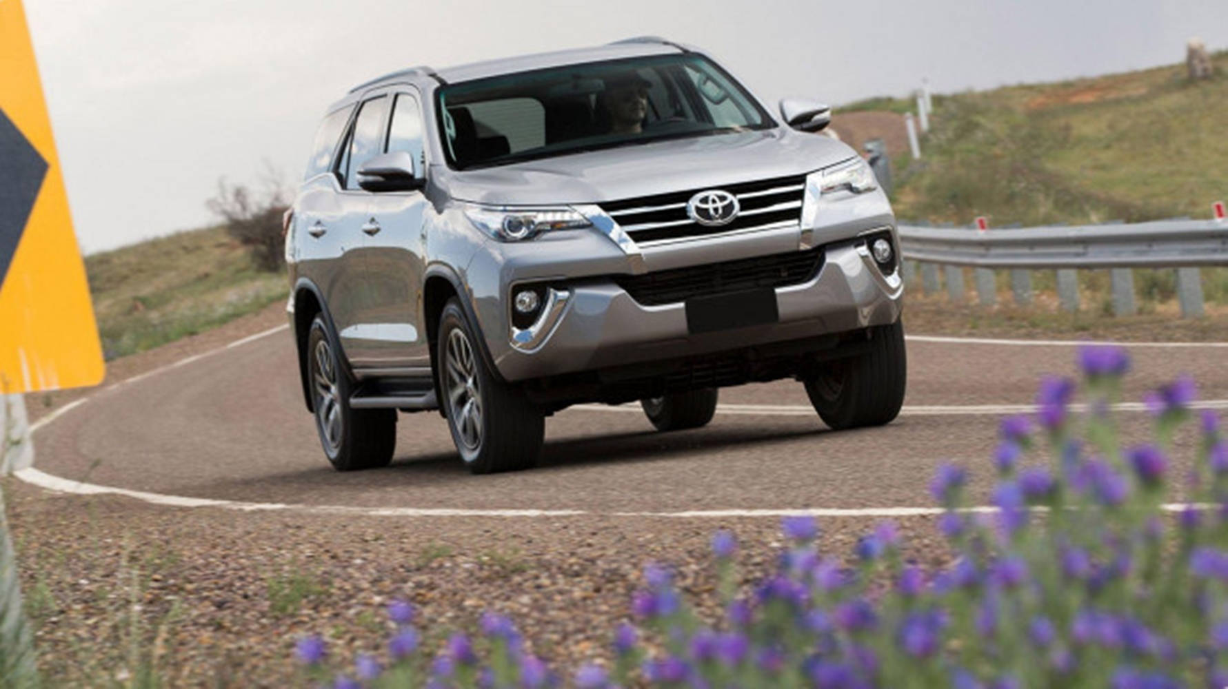 Toyota Fortuner Vxr 2019 Model Wallpaper