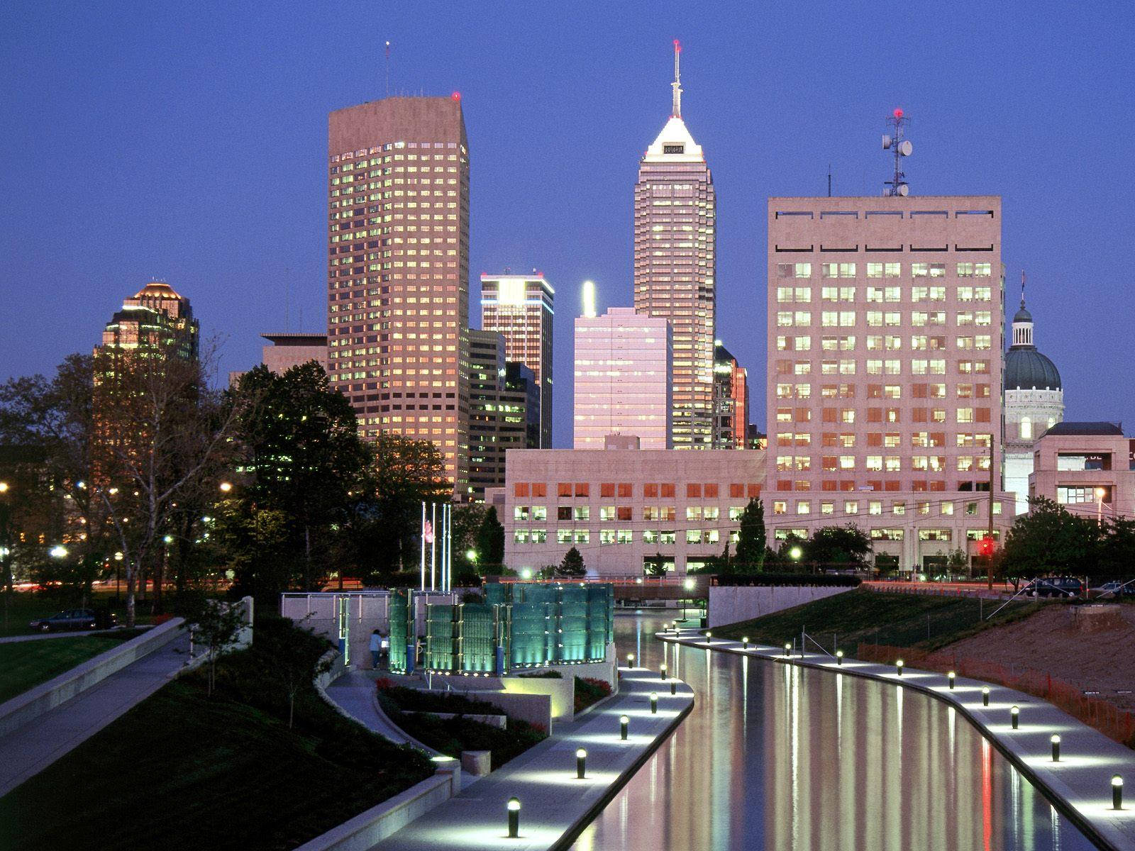 Tranquil Canal Walk At Dusk In Indianapolis Wallpaper