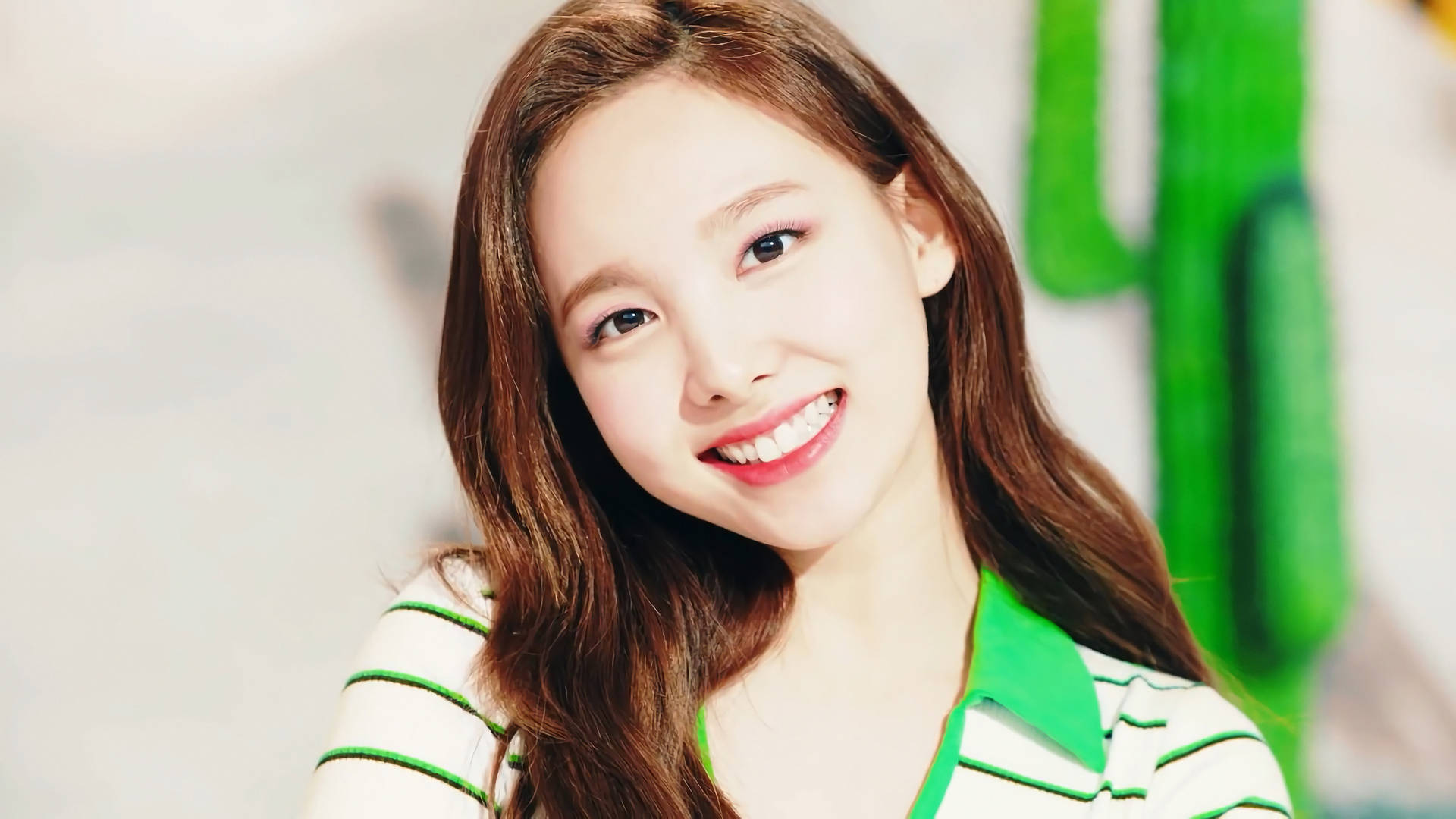 Twice Nayeon Smiling Wallpaper