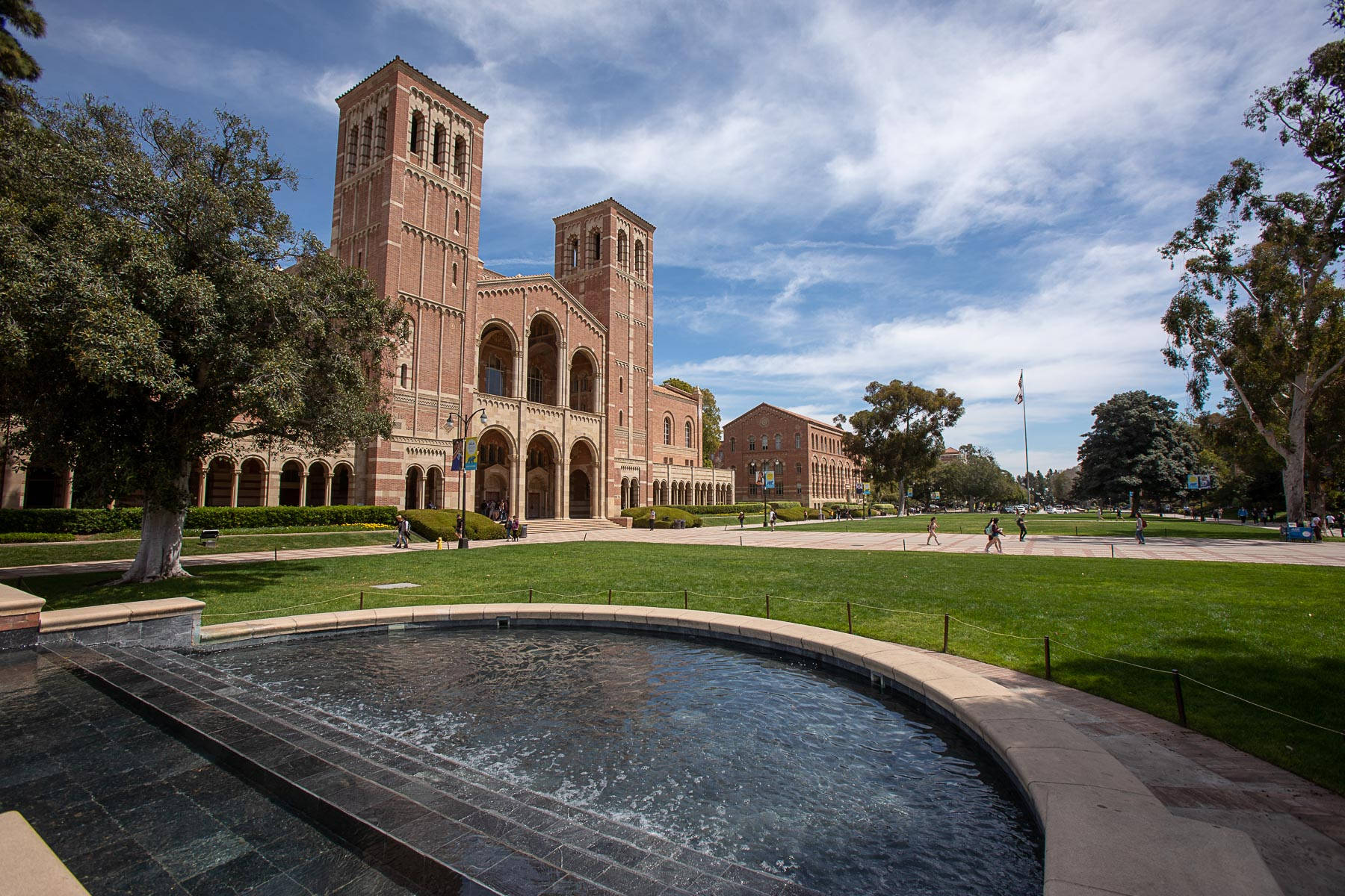 Ucla Outdoor Fountain Wallpaper