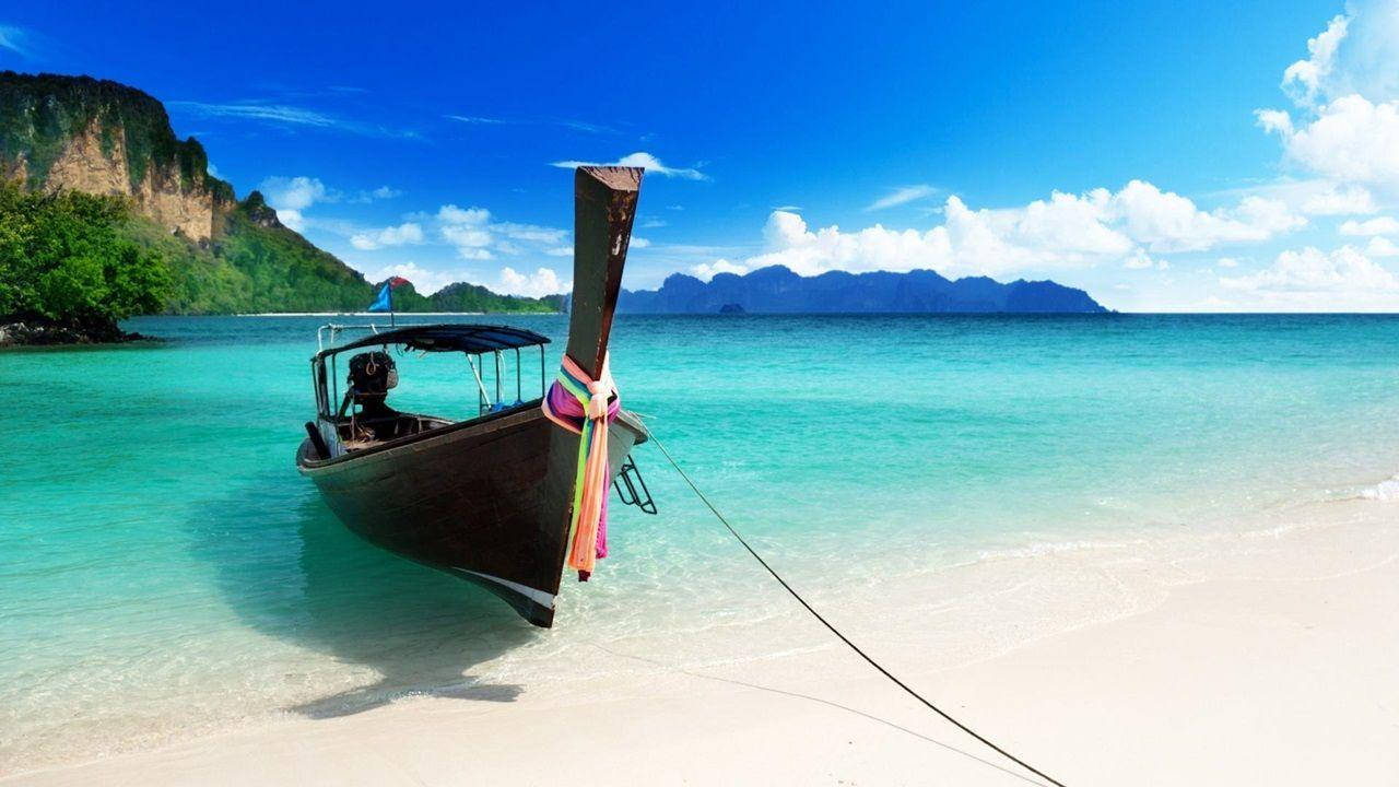 Ultra Hd Long Tail Boat On Beach Laptop Wallpaper