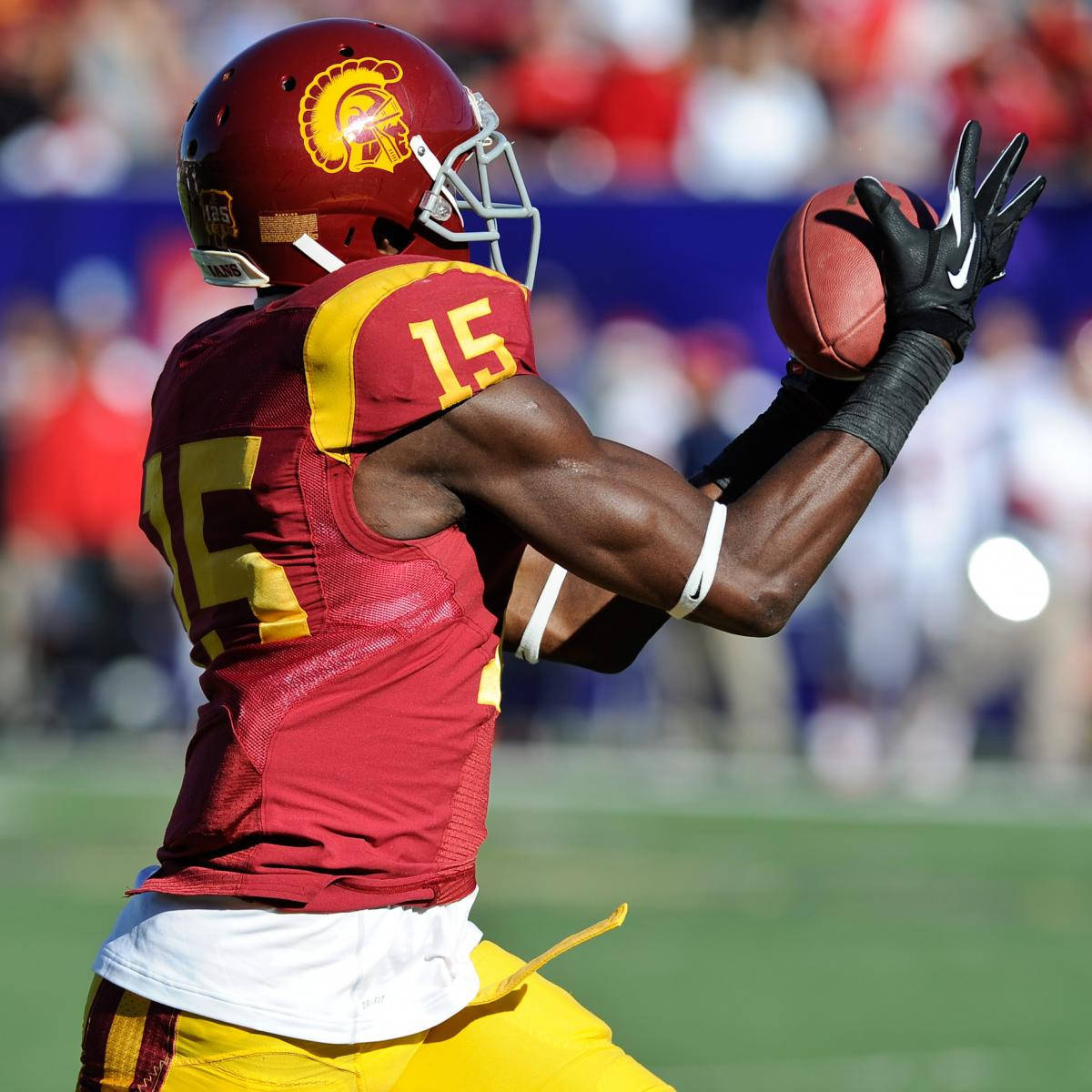 Usc Football Player Catch Ball Wallpaper