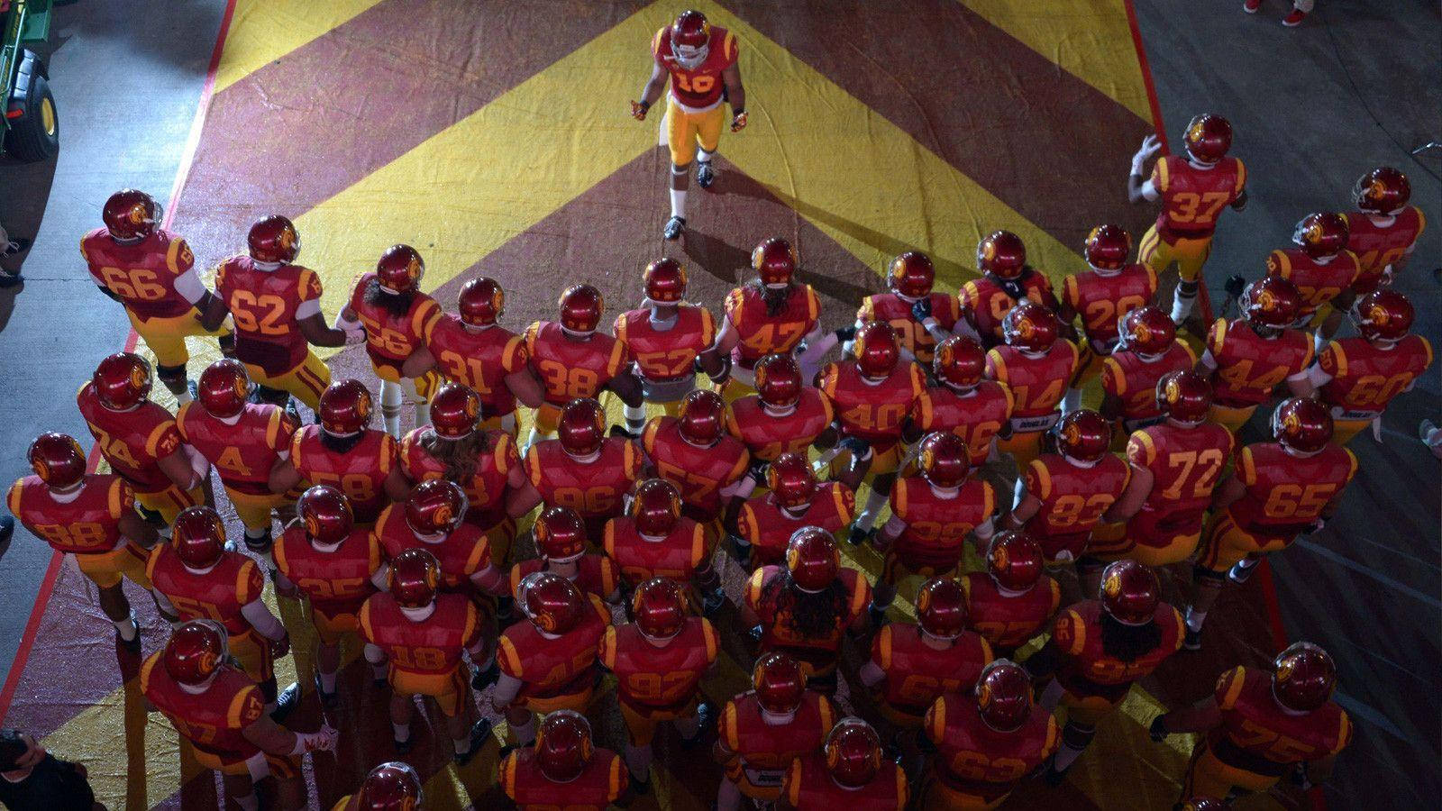 Usc Football Players Gathered Wallpaper