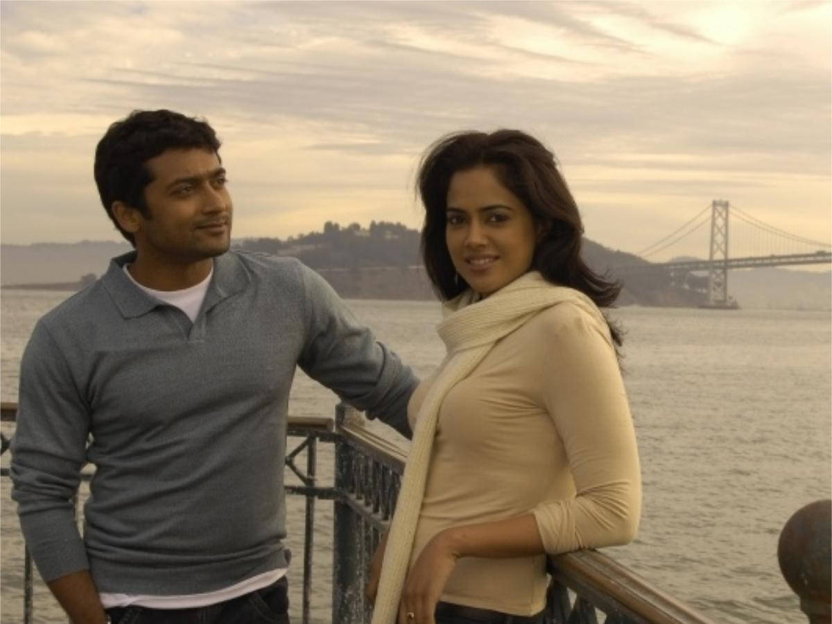 Vaaranam Aayiram Surya And Meghna At A Bay Wallpaper