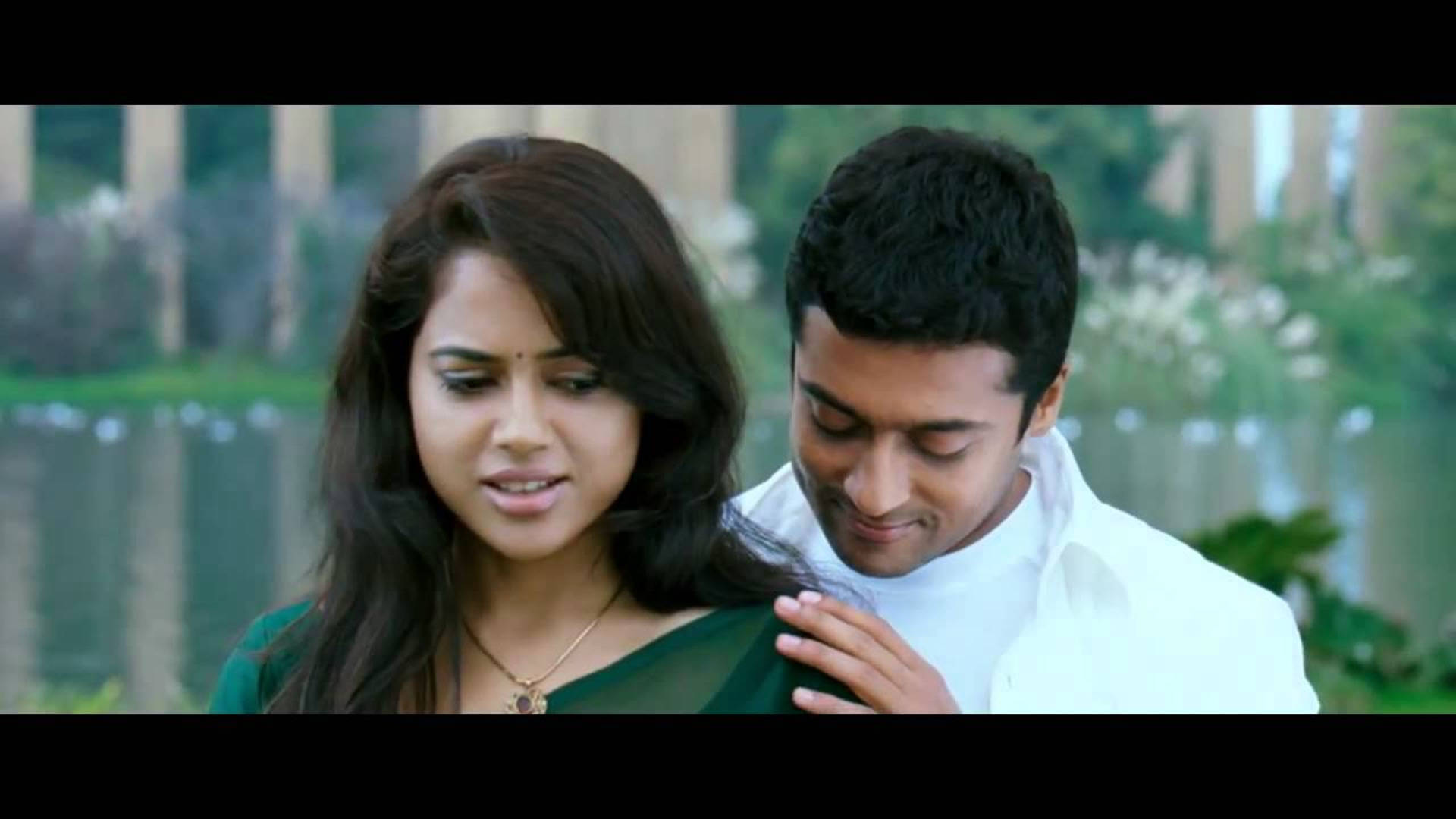 Vaaranam Aayiram Surya Touching Meghna’s Shoulder Wallpaper