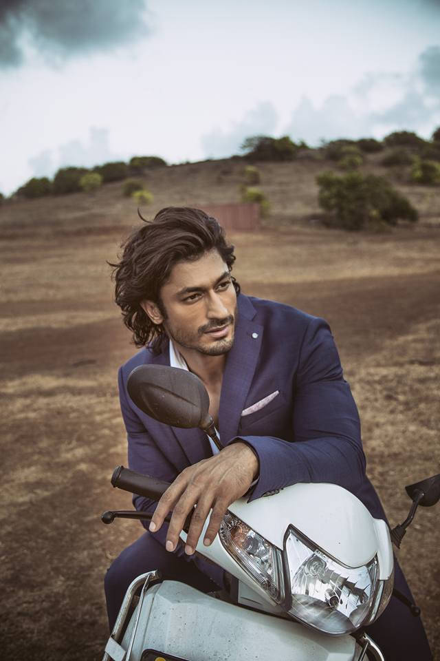 Vidyut Jamwal Blue Tuexdo Wallpaper