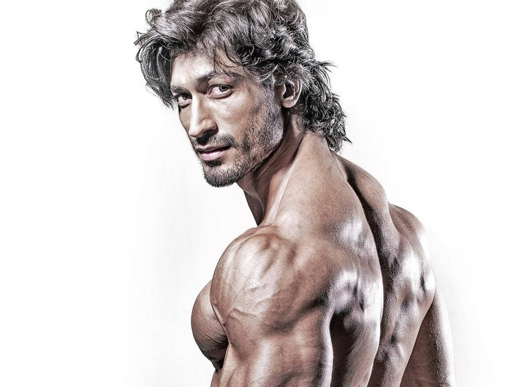 Vidyut Jamwal Veiny Shoulders Wallpaper