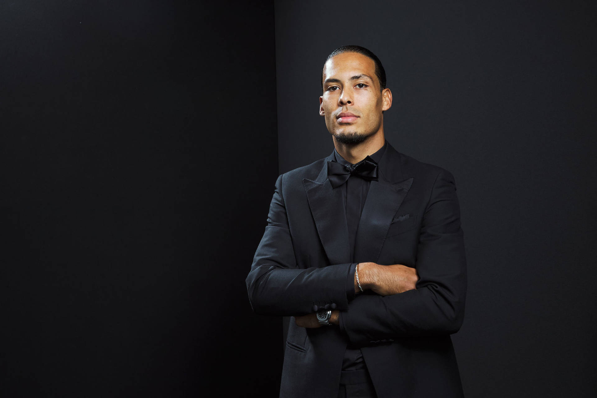 Virgil Van Dijk In Suit Wallpaper