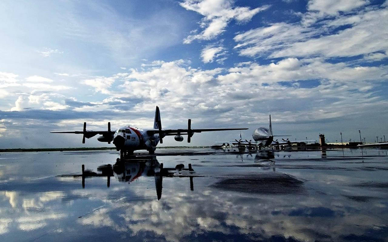 Water Reflection Of Airplane 4k Wallpaper