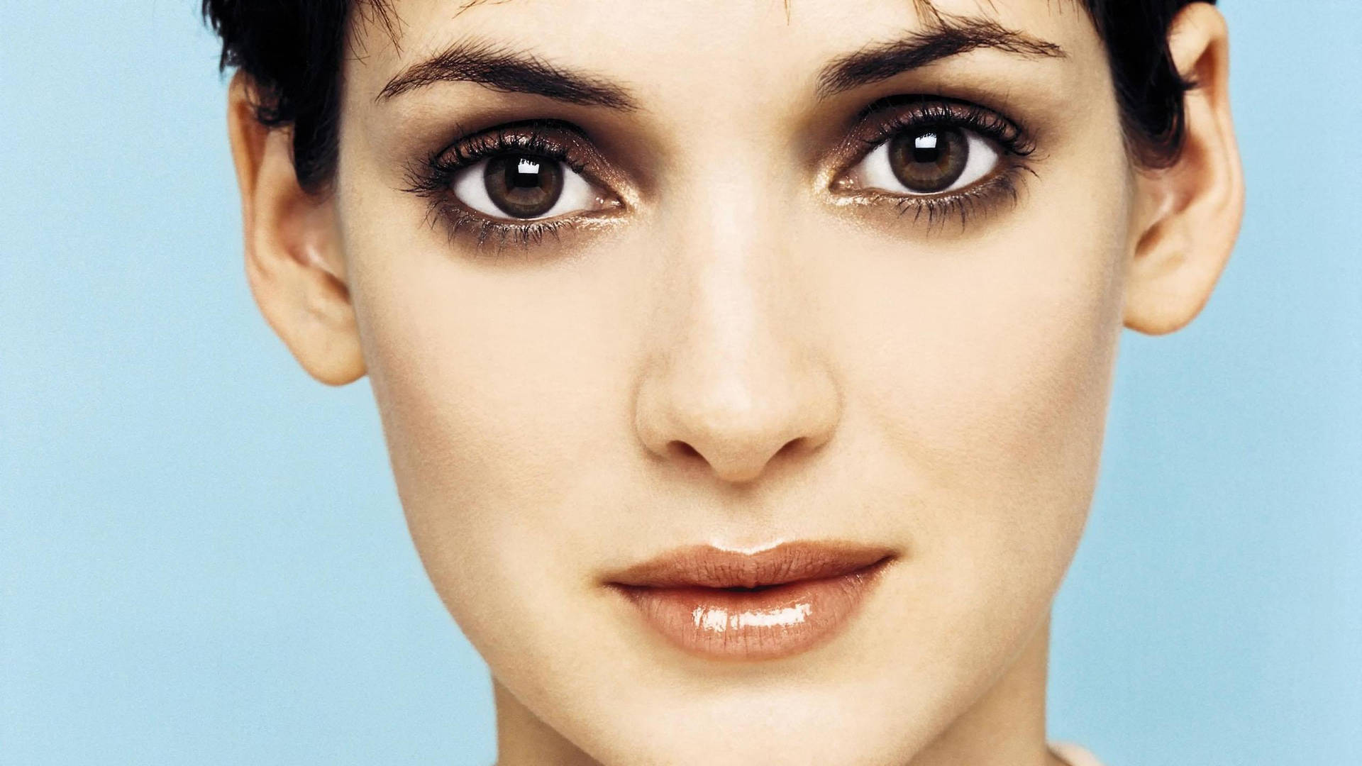 Winona Ryder Earthy Makeup Wallpaper