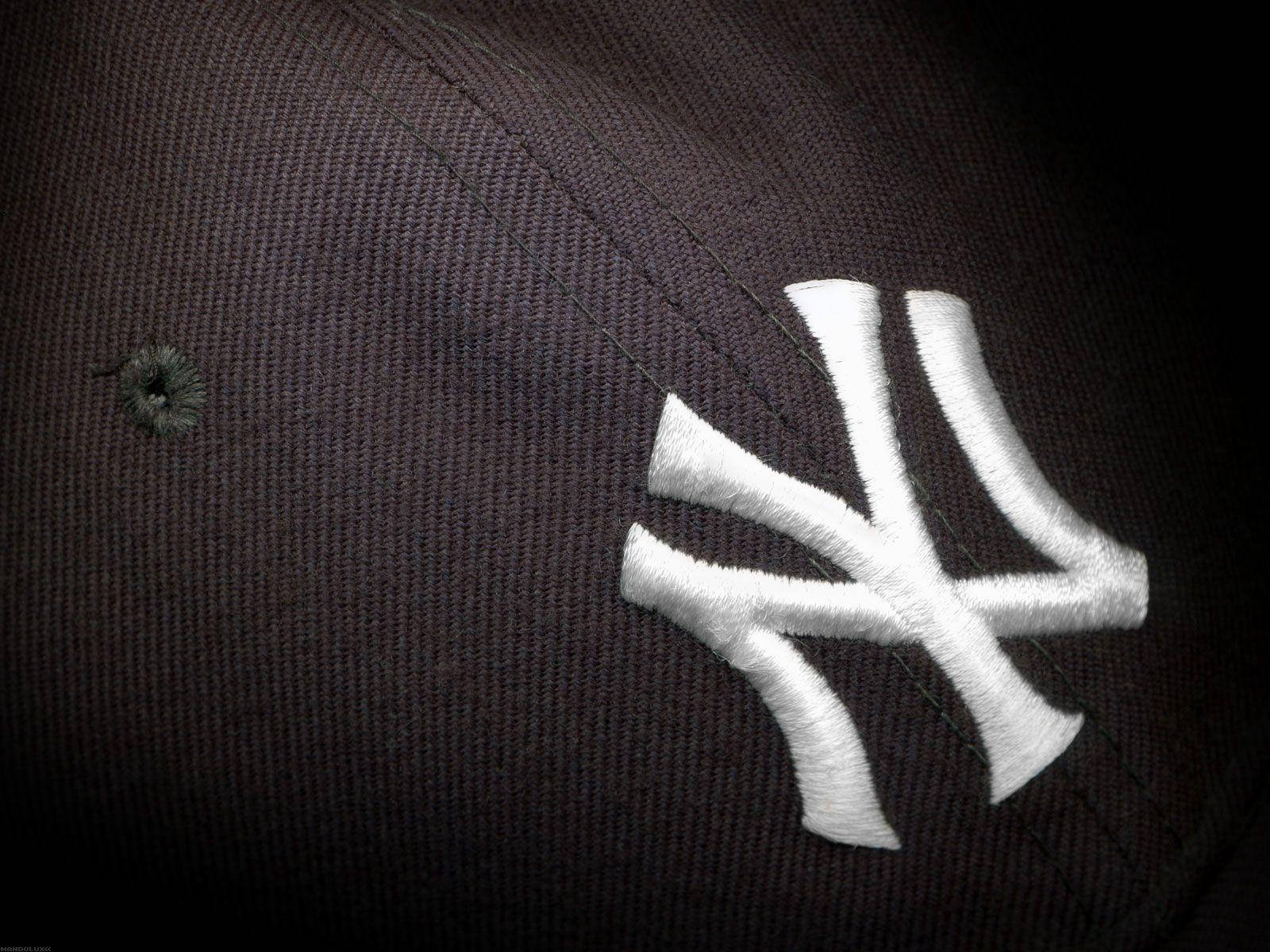 Yankees Black Cap Ny Logo Wallpaper