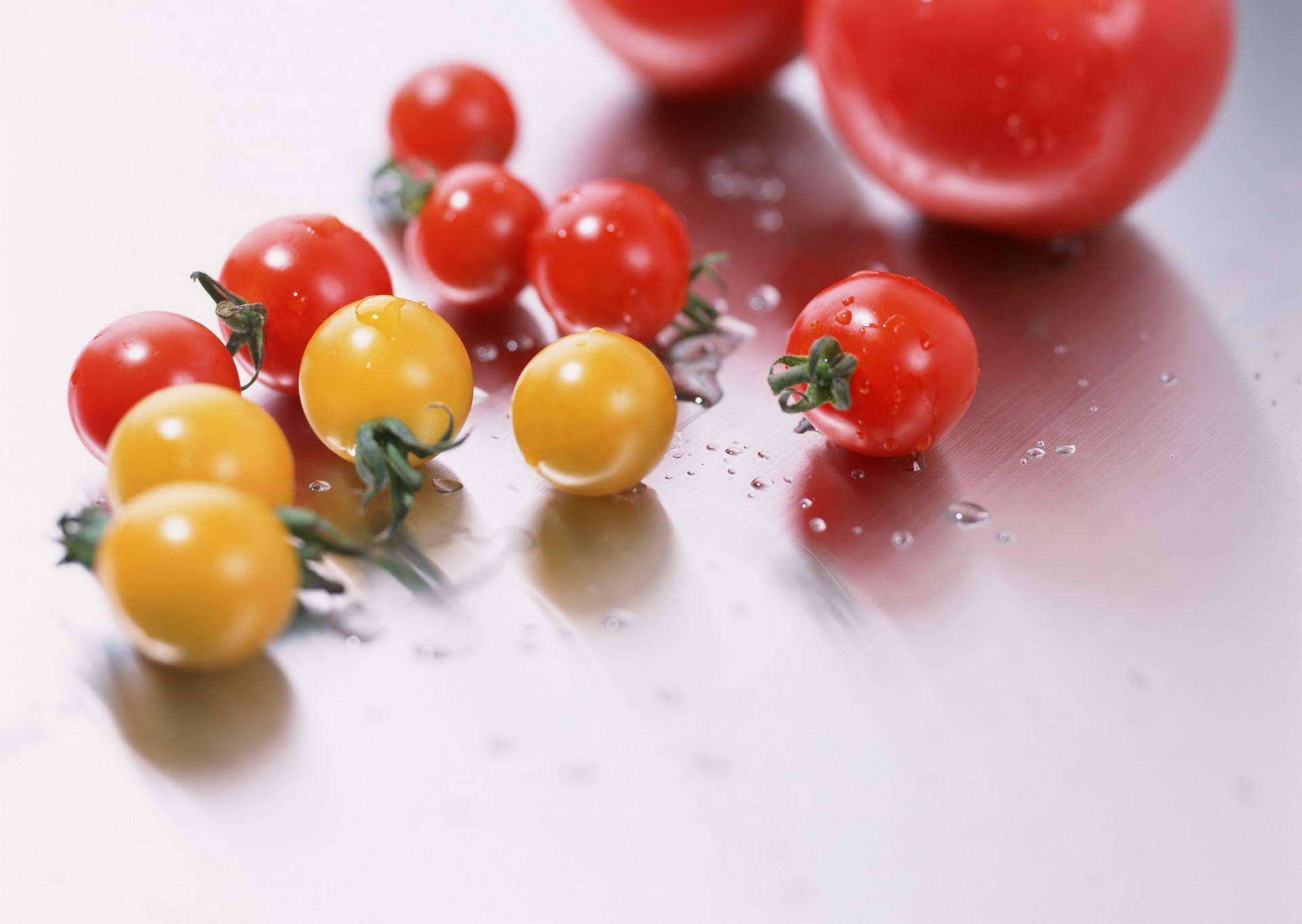 Yellow Red Cherry Tomato Fruits Wallpaper