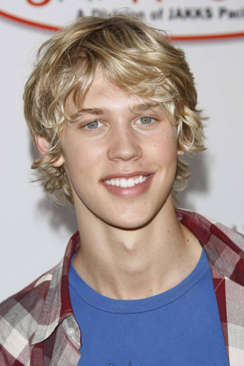 Young Austin Butler Portrait Wallpaper