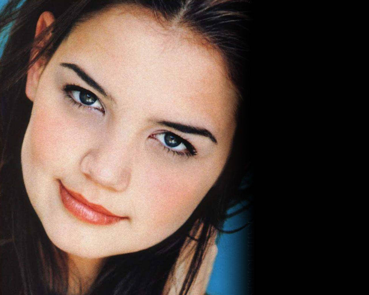 Young Katie Holmes Headshot Portrait Wallpaper