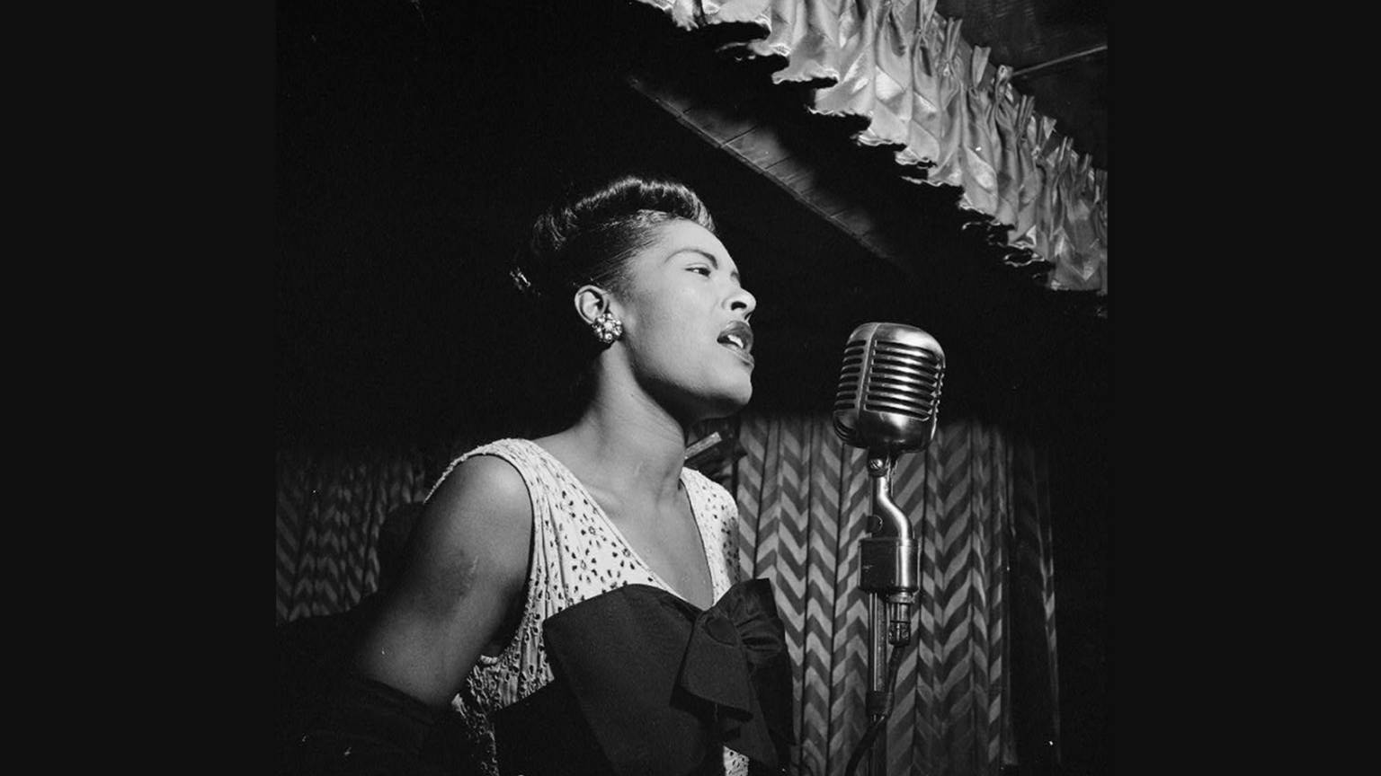 Young Lady Ella Fitzgerald Wallpaper