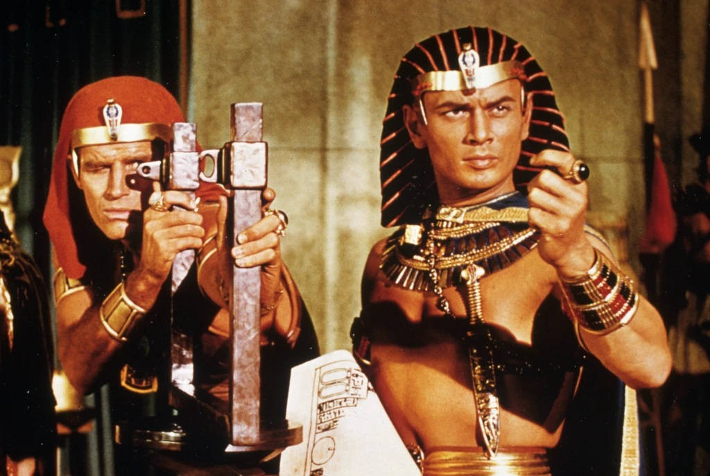 Yul Brynner Pharaoh Ramses In Nemes Headdress Wallpaper